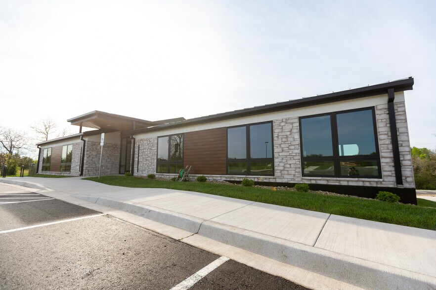 Primary Photo Of 4801 Quail Crest Pl, Lawrence Coworking Space