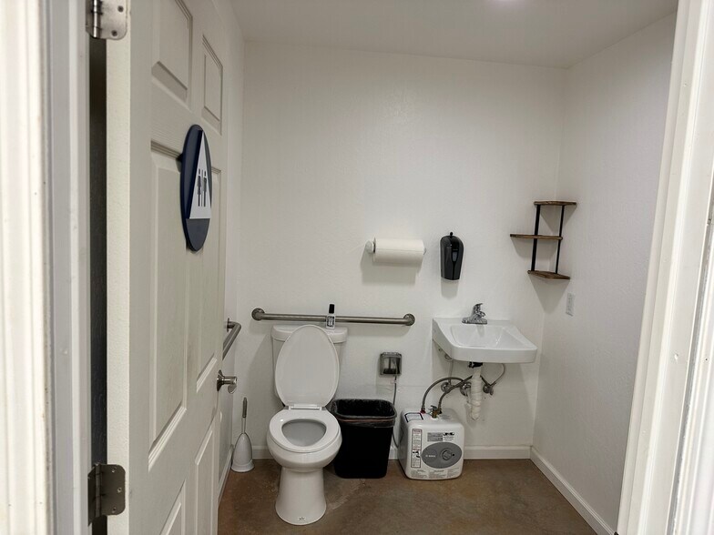 More Photos Of 1115 Ewald Ct, Paradise Manufacturing For Lease