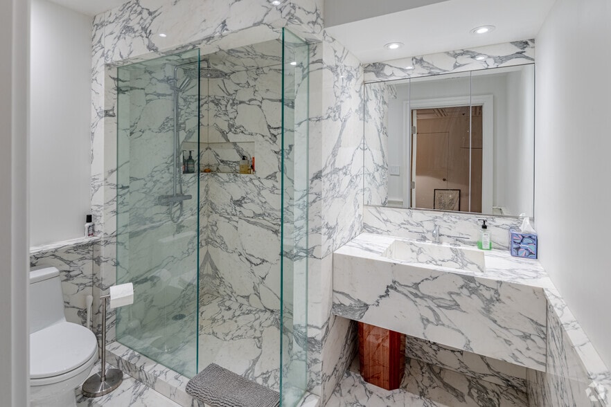 More Photos Of 480 Mundet Pl, Hillside Manufacturing For Sale