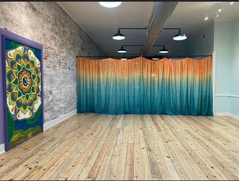 More Photos Of 115 Gordon St, Chickamauga Storefront For Sale