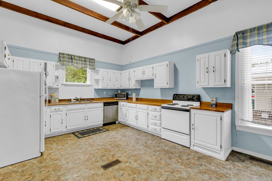 More Photos Of 104 Central Blvd, Guyton Office For Sale