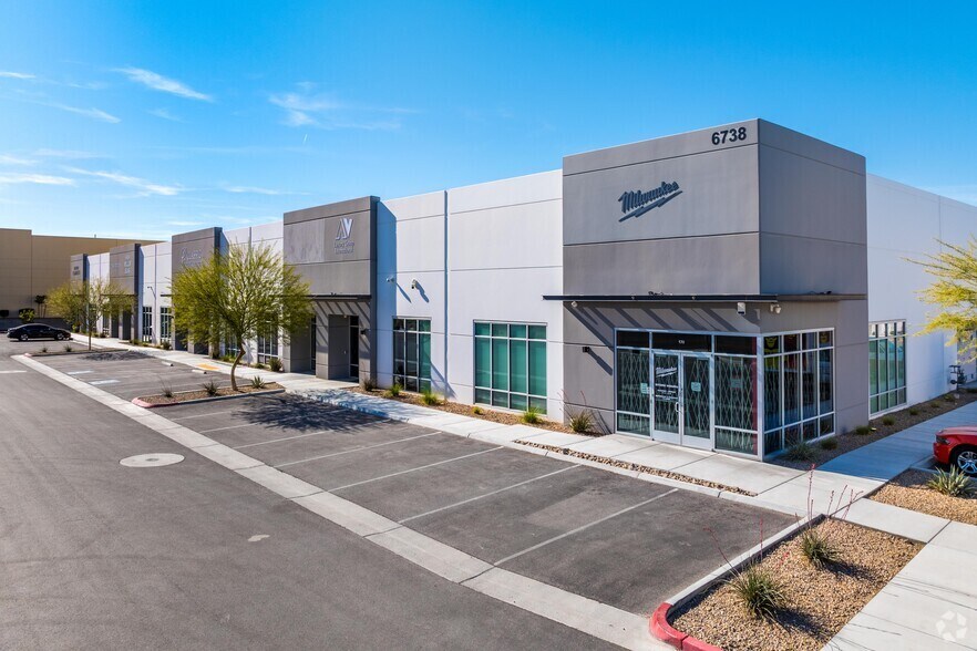 More Photos Of 6738 W Sunset Rd, Las Vegas Flex For Lease