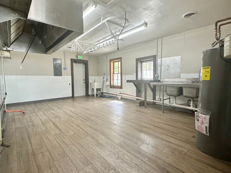 More Photos Of 712 W 20th St, Joplin Restaurant For Sale