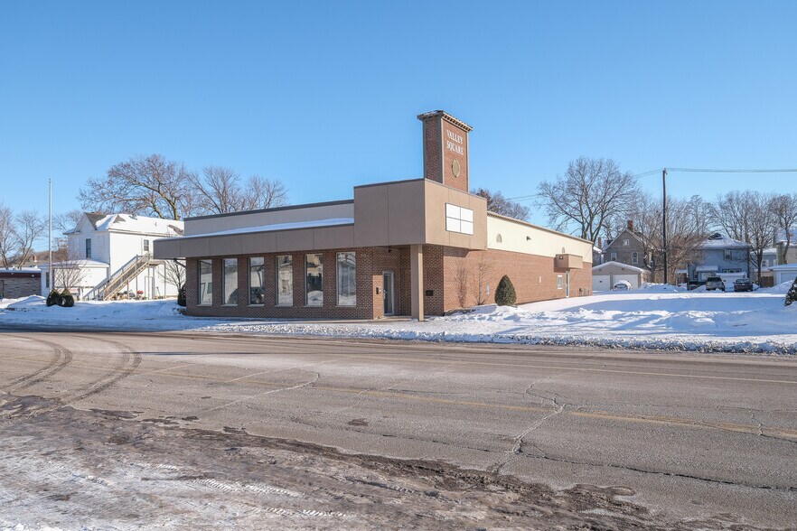 More Photos Of 915 S Front St, Mankato Office For Sale