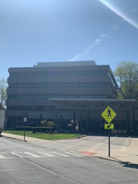 More Photos Of 800 Austin St, Evanston Medical For Lease