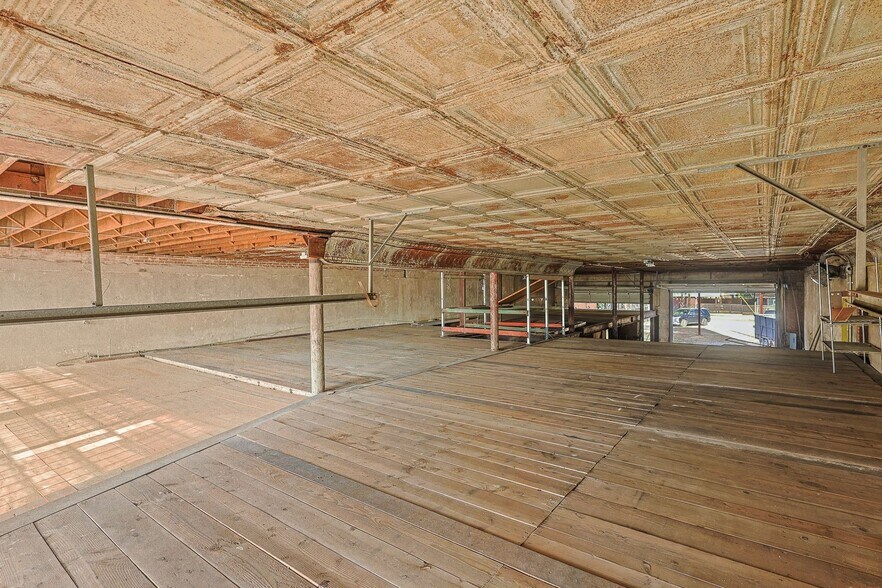 More Photos Of 125 S Waco St, Hillsboro Office For Sale