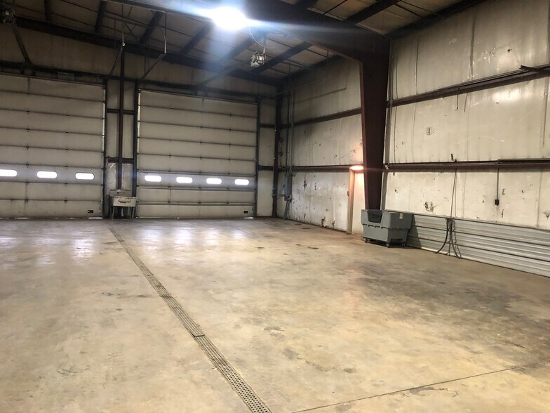 More Photos Of 119 Elizabeth Pike, Mineral Wells Industrial For Lease