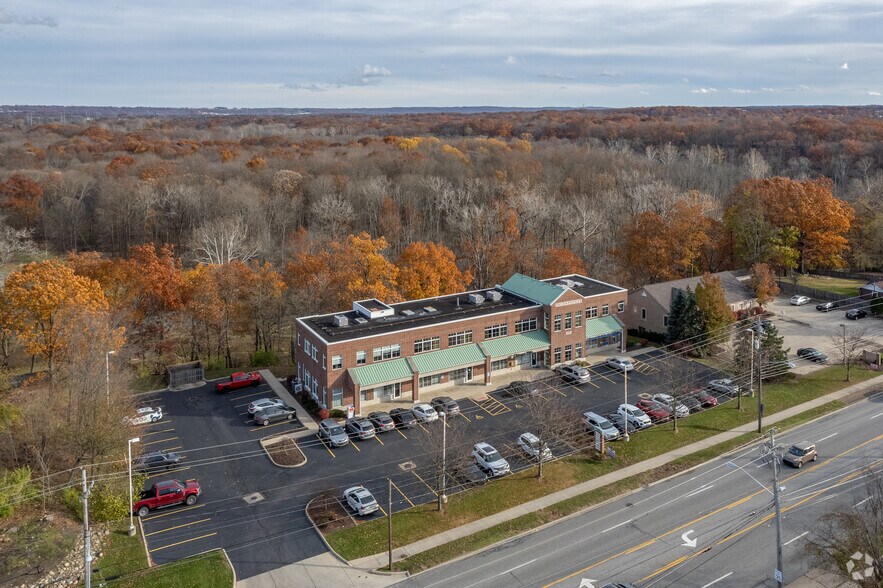 More Photos Of 10883 Pearl Rd, Strongsville Office For Lease