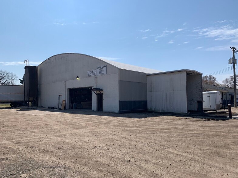 Primary Photo Of 701 1st St, Farmington Warehouse For Lease