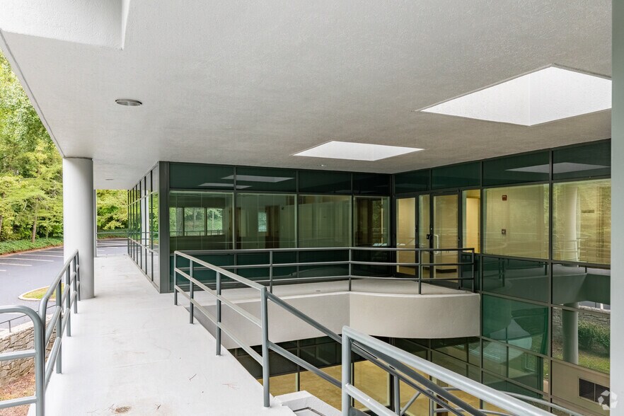 More Photos Of 680 Engineering Dr, Peachtree Corners Research And Development For Lease