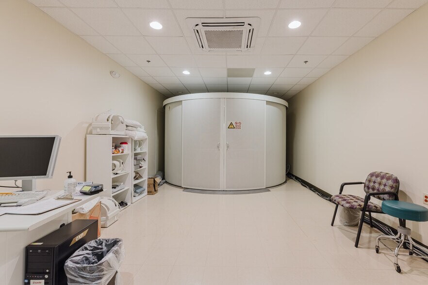 More Photos Of 619 Pointe North Blvd, Albany Medical For Lease