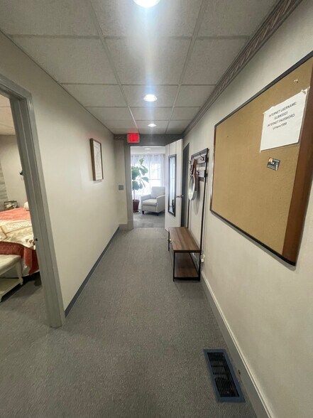 More Photos Of 1904 Washington Ave, Vincennes Office Residential For Sale