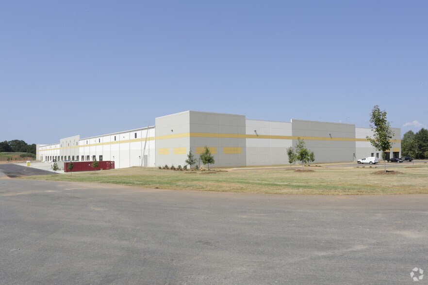 More Photos Of 2723 White Horse Rd, Greenville Distribution For Lease