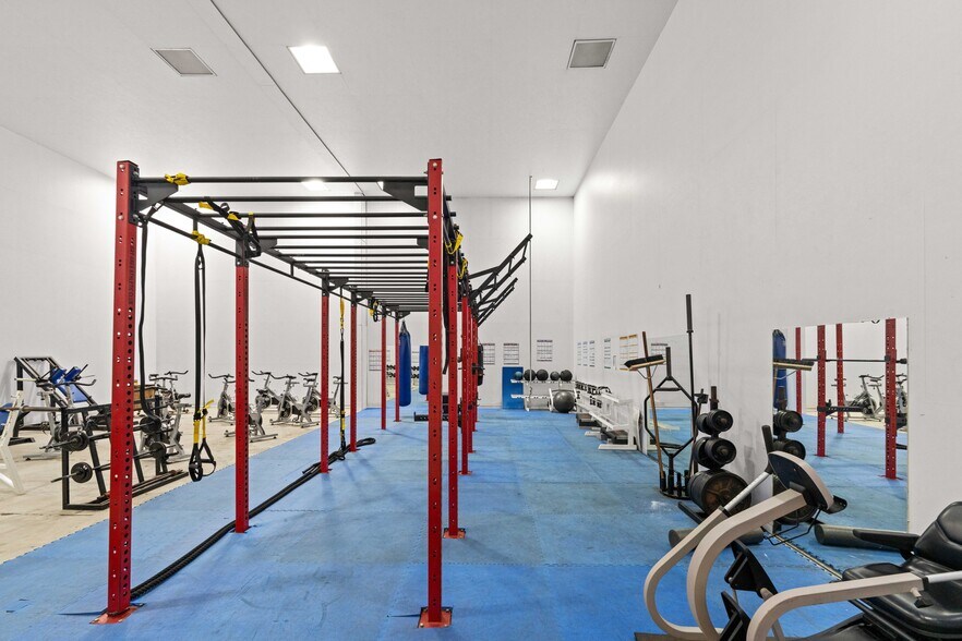 More Photos Of 985 Newmark Ave, Coos Bay Health Club For Sale