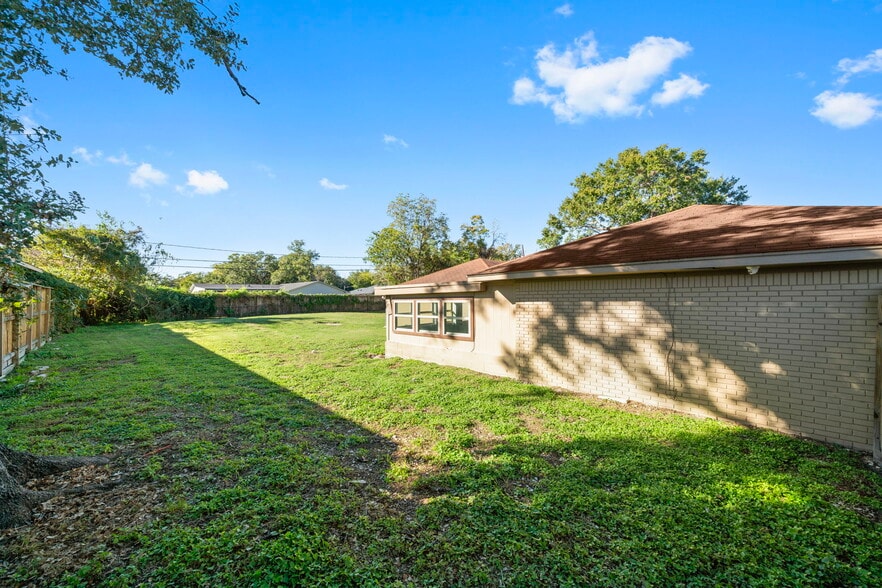 More Photos Of 1723 Campbell Rd, Houston Office Residential For Sale