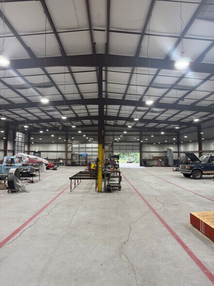 More Photos Of 2320 Air Park Rd, Charleston Warehouse For Lease