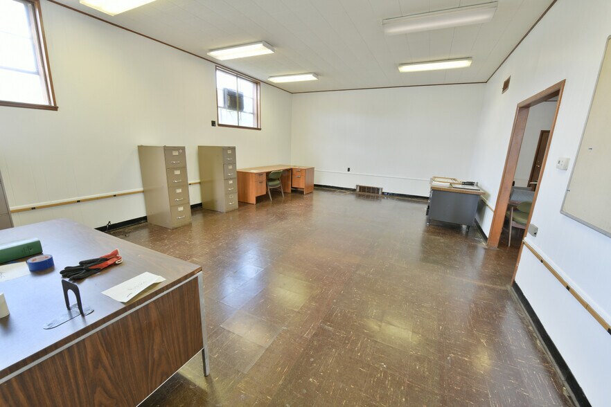 More Photos Of 1150-1160 Newark Rd, Zanesville Warehouse For Sale
