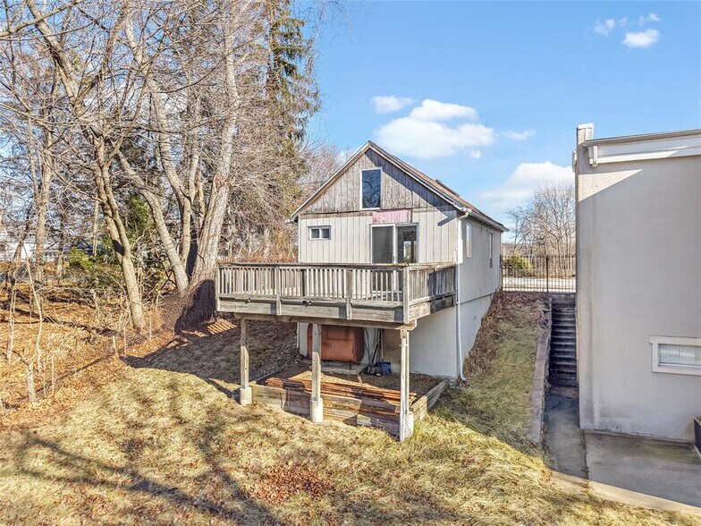 More Photos Of 123 Lake Dr, Lake Peekskill Storefront For Sale