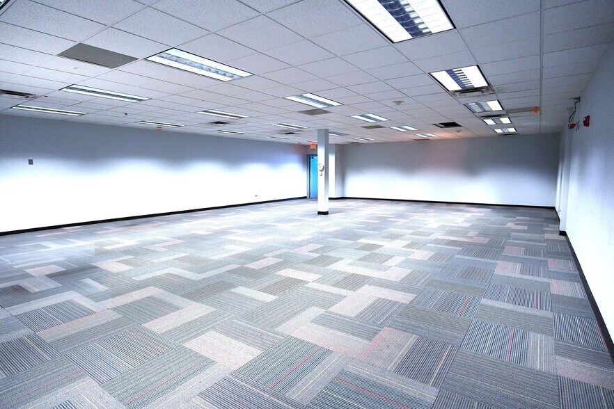 More Photos Of 646 Chicago Rd, Chicago Heights Office For Lease