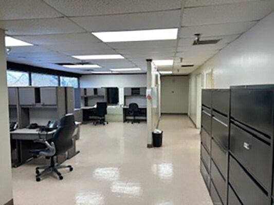 More Photos Of 265 Ballard Rd, Middletown Warehouse For Lease