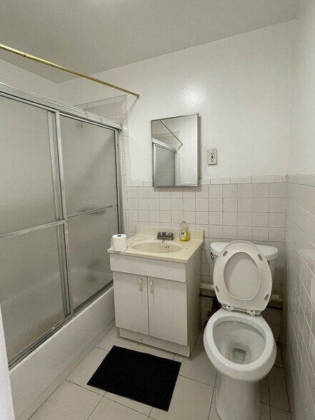 More Photos Of 74 Pennsylvania Ave, Brooklyn General Retail For Lease