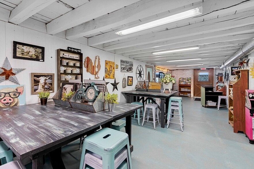 More Photos Of 6216 WI-42, Egg Harbor General Retail For Sale