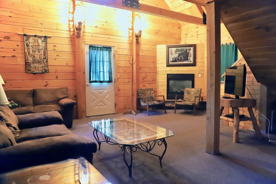 More Photos Of 500 Dodge Ridge Rd, Pinecrest Hotel For Sale