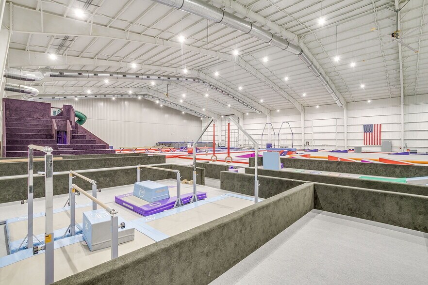 More Photos Of 155 Tiger, Rhome Warehouse For Sale