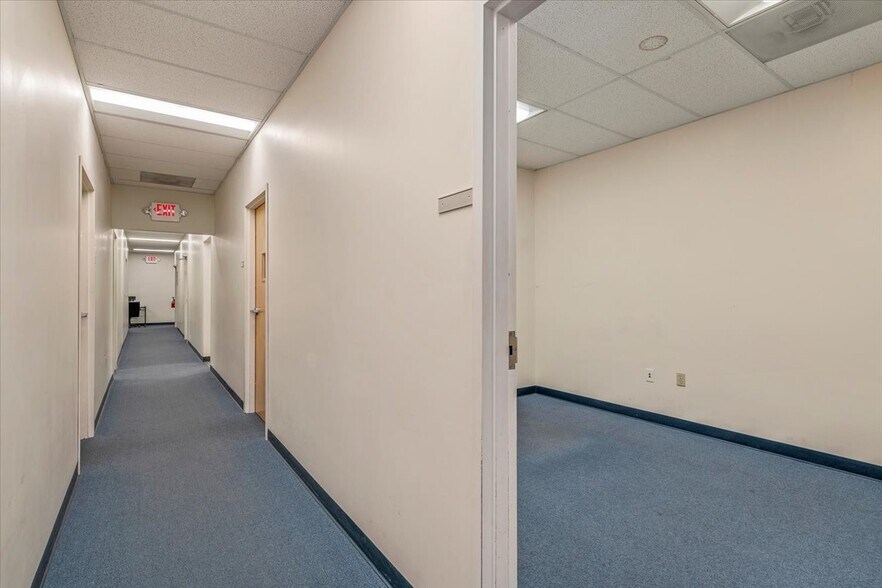 More Photos Of 1290 Reamwood Ave, Sunnyvale Research And Development For Lease