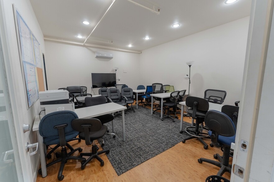 More Photos Of 99-1245 Halawa Valley St, Aiea Warehouse For Sale