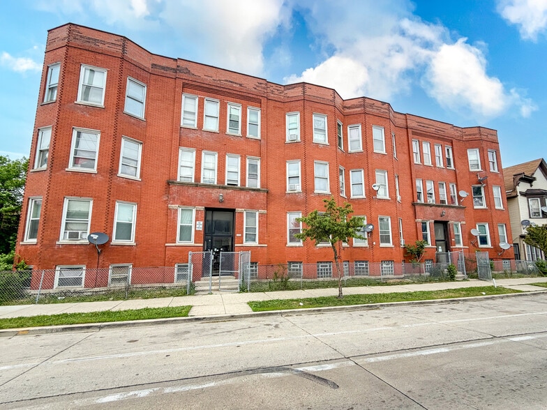 Primary Photo Of 1328 W Greenfield Ave, Milwaukee Apartments For Sale