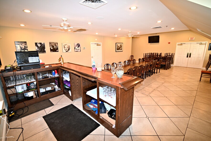 More Photos Of 15120 Washington St, Haymarket Restaurant For Sale