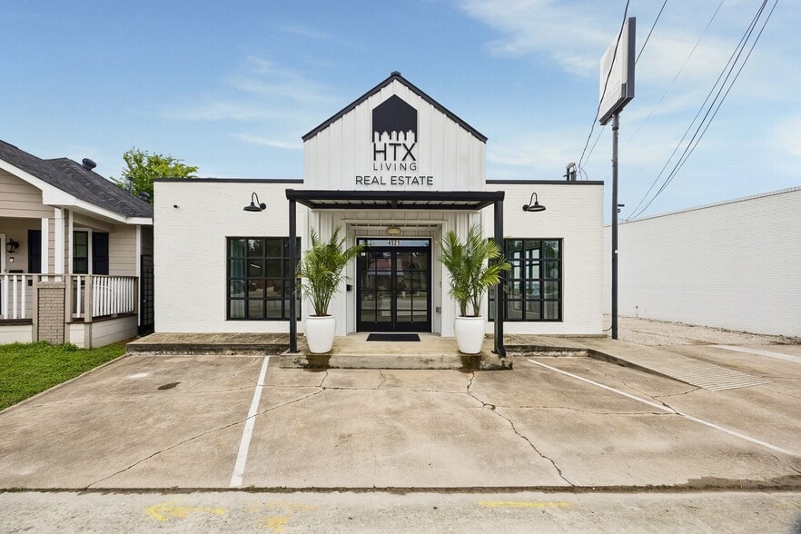 Primary Photo Of 4521 N Main St, Houston Medical For Lease