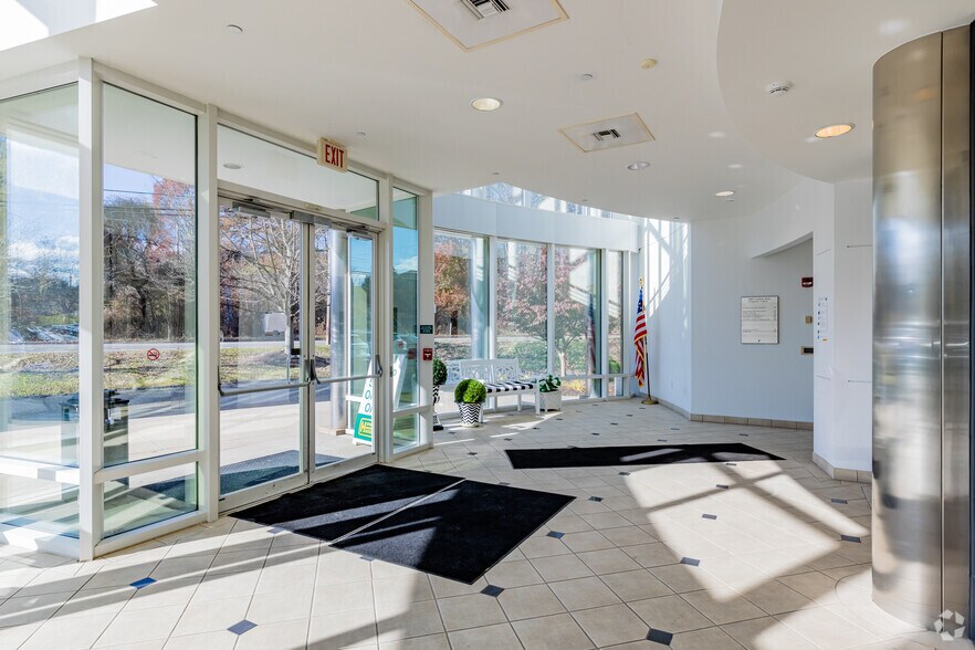 More Photos Of 2100 Corporate Dr, Wexford Office For Lease