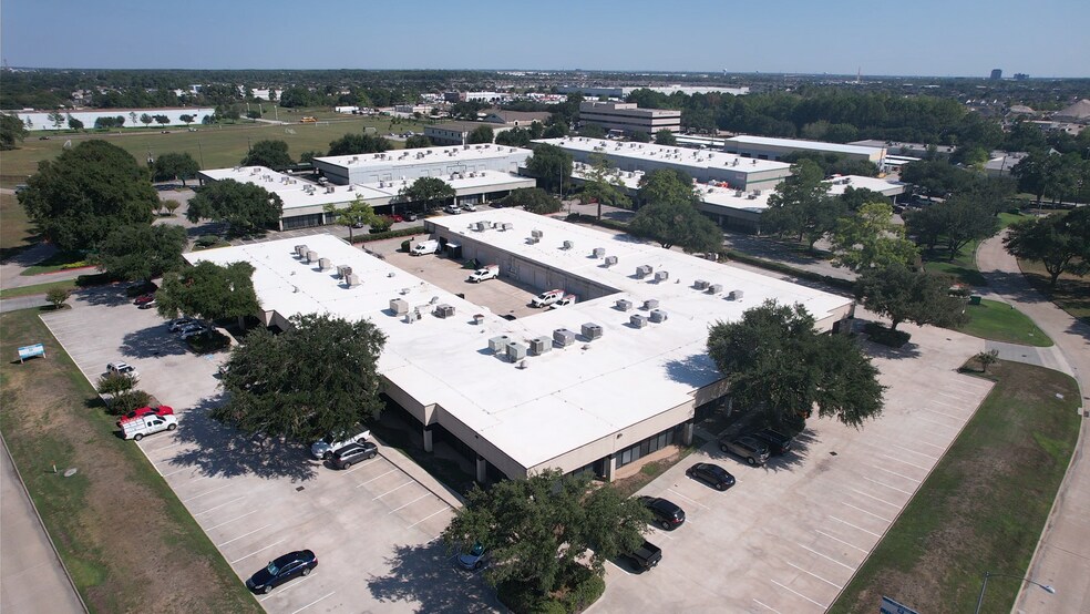 More Photos Of 500 Century Plaza Dr, Houston Light Distribution For Lease