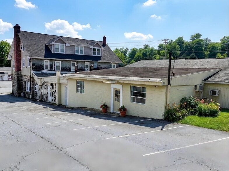 More Photos Of 9090 Frederick Rd, Ellicott City Storefront Retail Residential For Lease