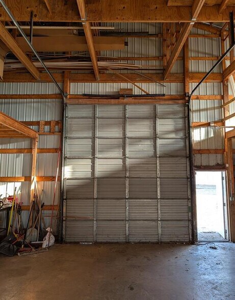 More Photos Of 421 E Moneta Ave, Peoria Heights Self Storage For Lease