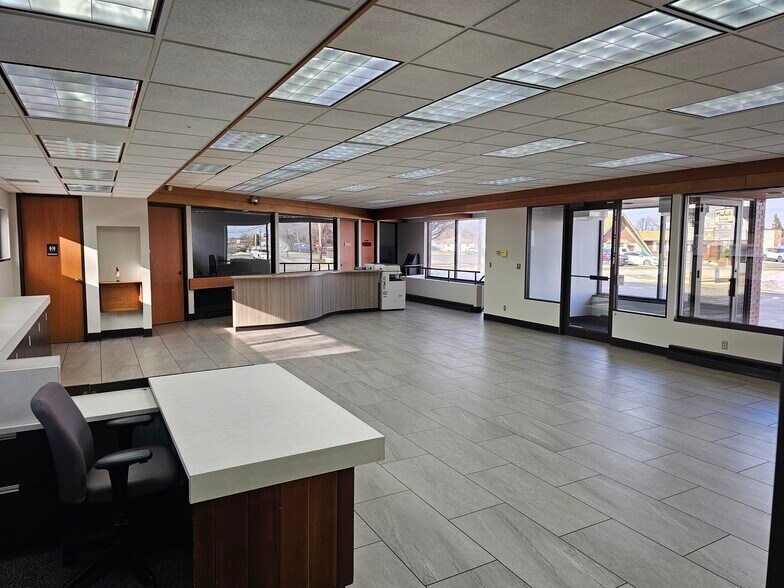 More Photos Of 1093 Appleton Rd, Menasha Office For Lease