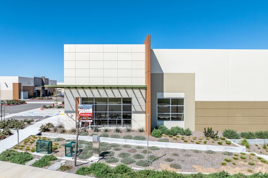 More Photos Of 37375 Industry Way, Murrieta Warehouse For Lease