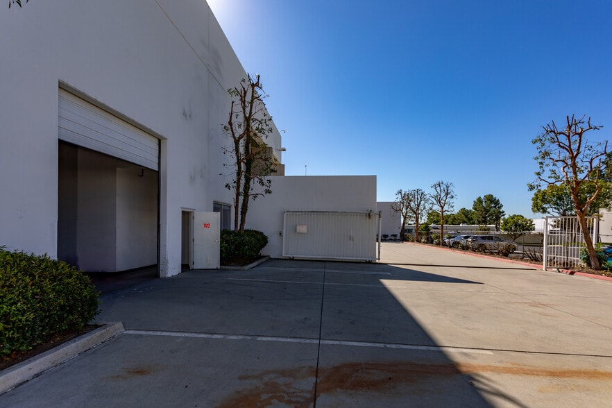 More Photos Of 10730 Bell Ct, Rancho Cucamonga Warehouse For Lease