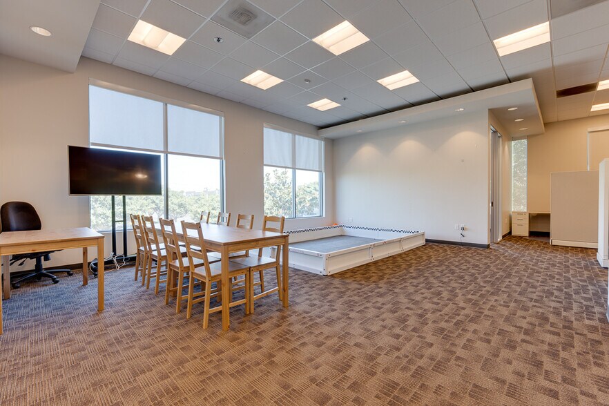 More Photos Of 830 Roosevelt Ave, Irvine Office For Sale