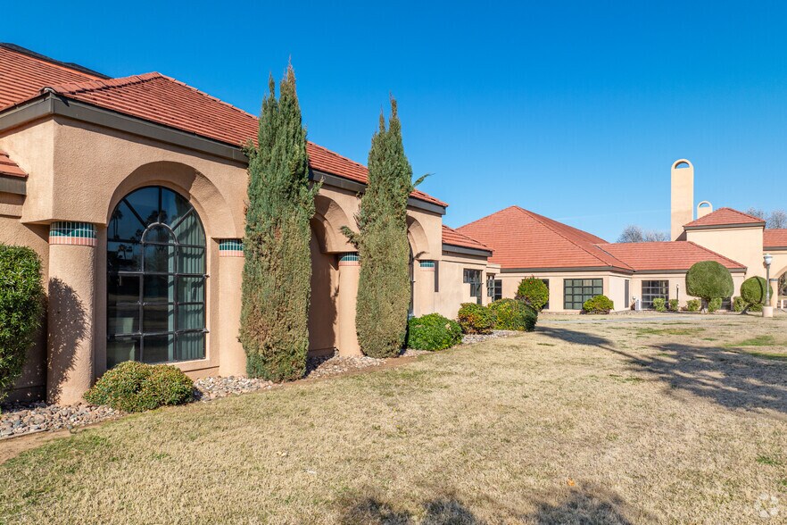 More Photos Of 13818 N Thunderbird Blvd, Sun City Rehabilitation Center For Sale