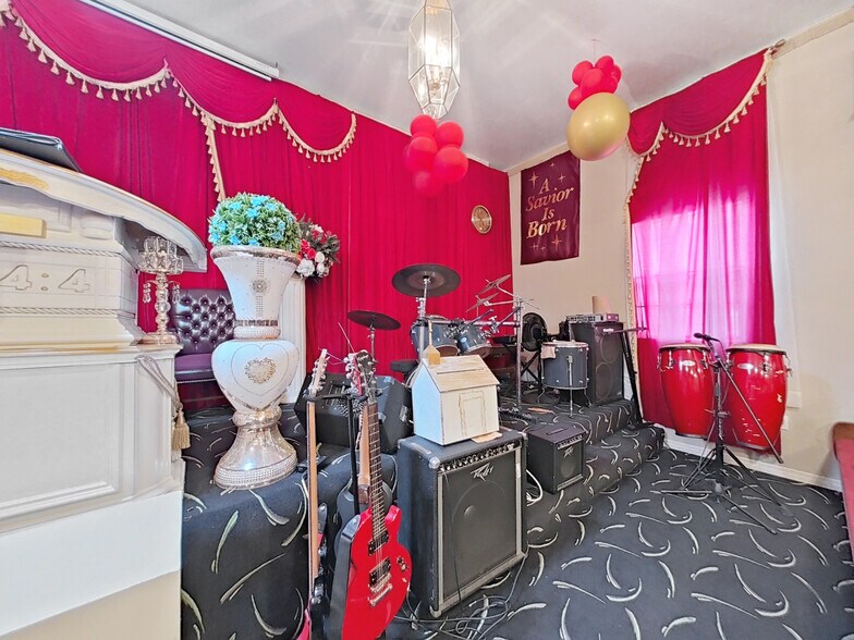 More Photos Of 4501 N 42nd St, Tampa Religious Facility For Sale