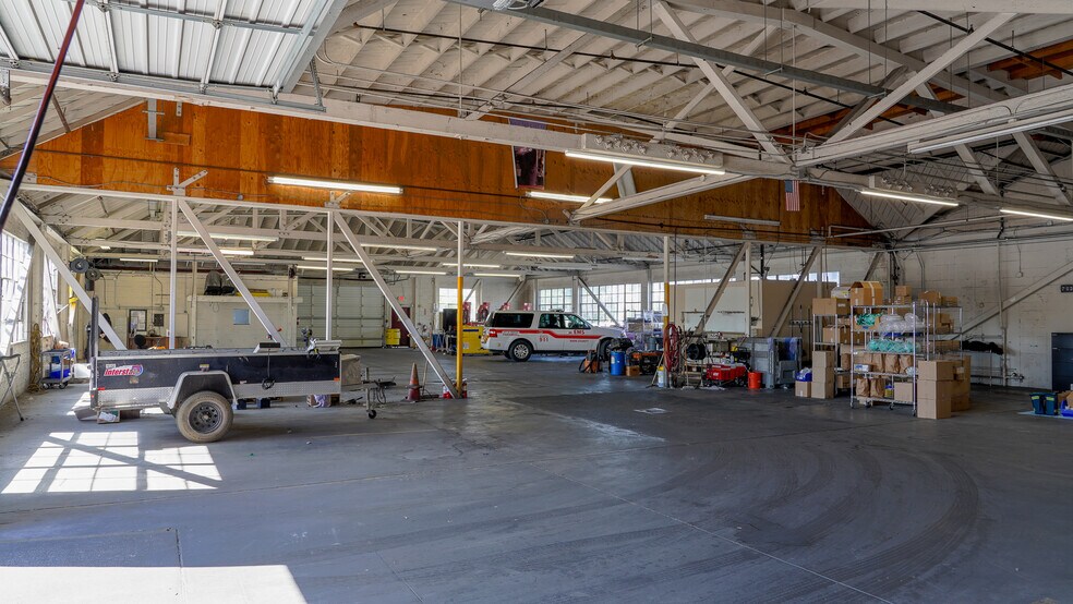 More Photos Of 930 S A St, Santa Rosa Freestanding For Lease