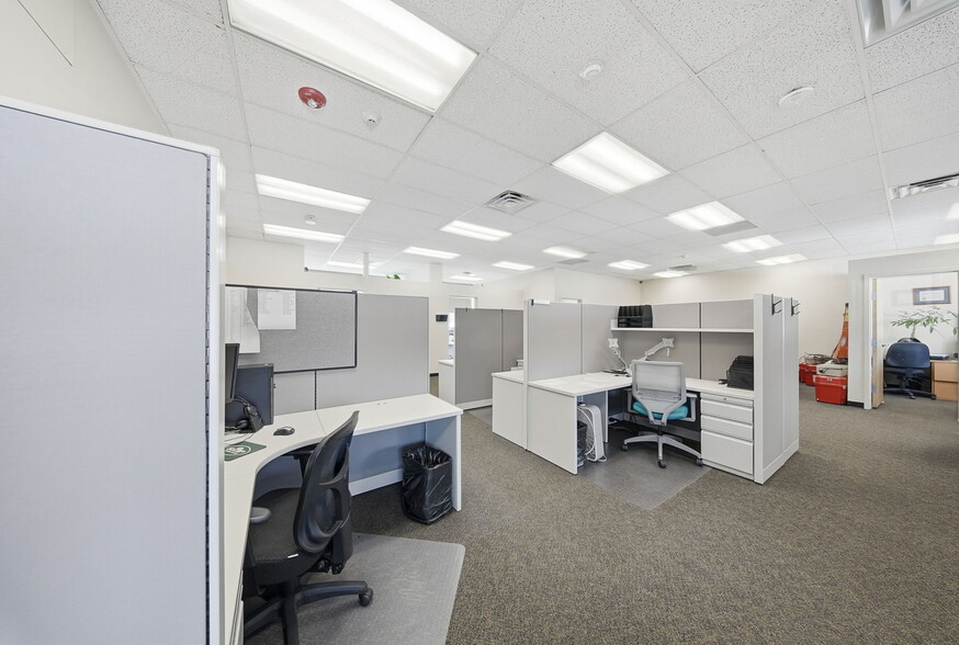 More Photos Of 70 Pleasant Hill Rd, New Windsor Township Office For Sale