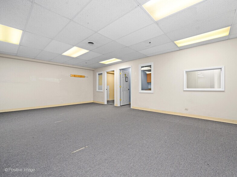 More Photos Of 1300-1308 Waukegan Rd, Glenview Loft Creative Space For Lease