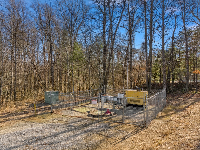 More Photos Of 240 Mitchelle Dr, Hendersonville Hotel For Sale