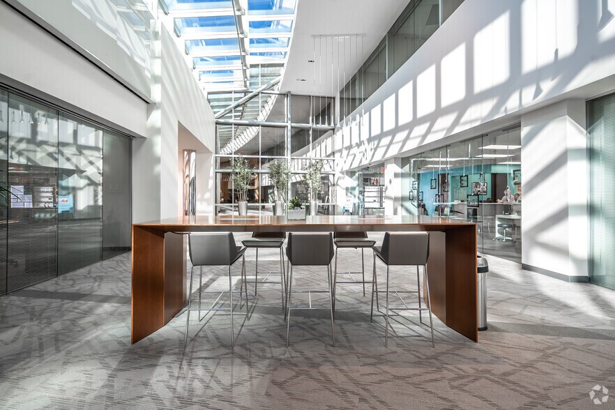 More Photos Of 18111 Preston Rd, Dallas Office For Lease