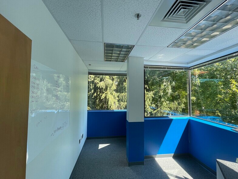 More Photos Of 10 Executive Dr, Farmington Office For Lease