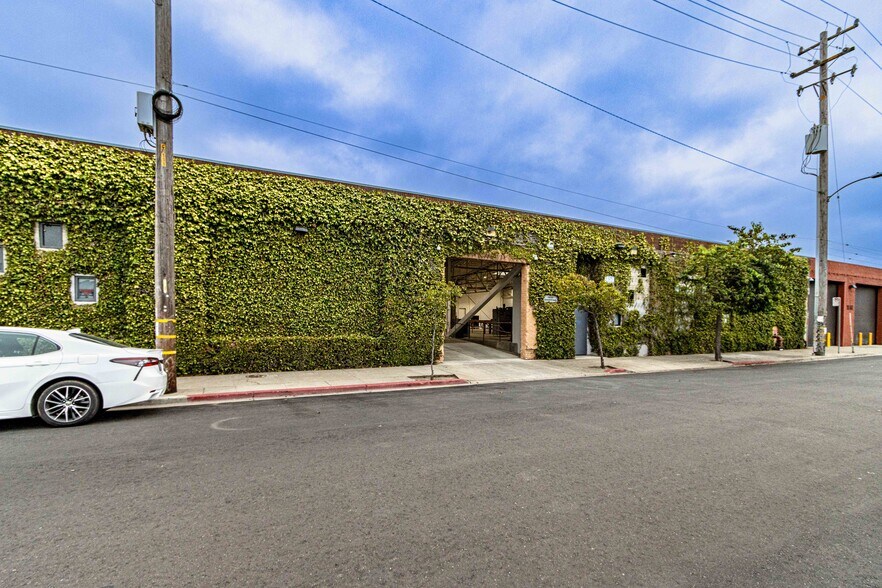 Primary Photo Of 1850 Campbell St, Oakland Light Distribution For Lease